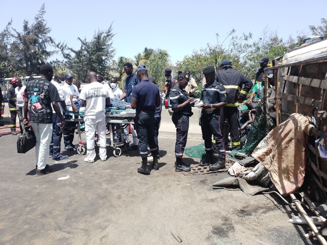 Accident sur l’autoroute : Une collision entre deux cars, fait plusieurs blessés à hauteur de l’école Seyda Mariama Niasse (Photos) Accident sur l’autoroute : Une collision entre deux cars, fait plusieurs blessés à hauteur de l’école Seyda Mariama Niasse (Photos)