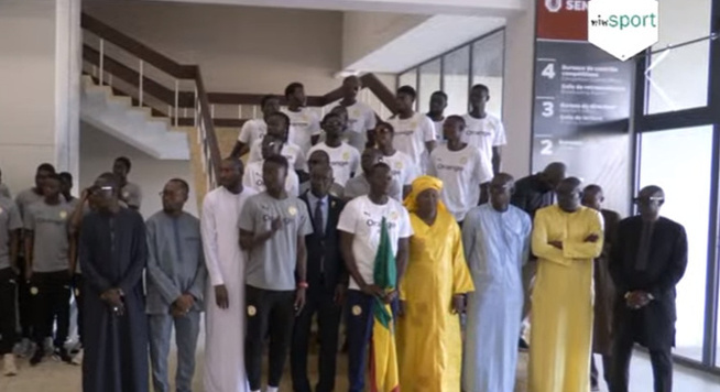 Sport-Khary Diène Gaye remet le drapeau aux sélections nationales : « Vous êtes les porteurs de nos espoirs et de nos rêves » Sport-Khary Diène Gaye remet le drapeau aux sélections nationales : « Vous êtes les porteurs de nos espoirs et de nos rêves »