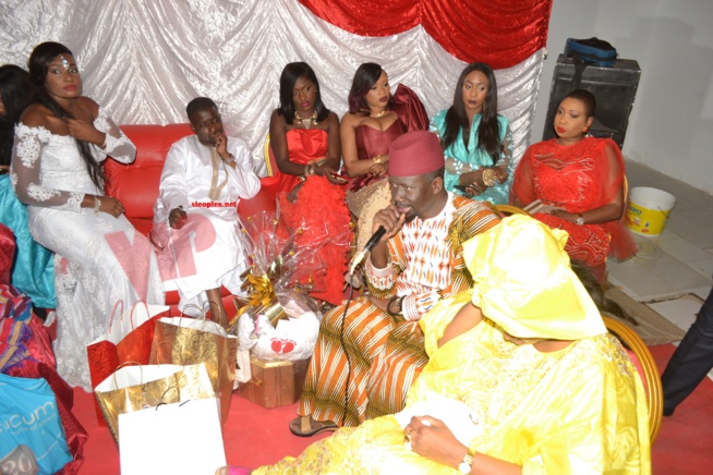MARIAGE: Le transitaire Ibou Sow Ardo prend une "Niarel". Revivez les images. MARIAGE: Le transitaire Ibou Sow Ardo prend une "Niarel". Revivez les images.
