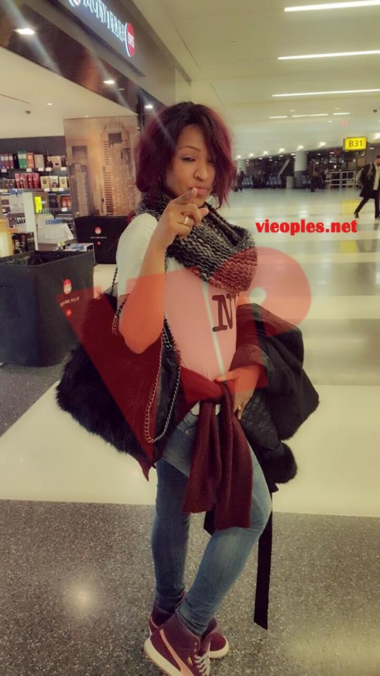 VIVIANE CHIDID à l'aéroport  JFK de New York pour Dakar.