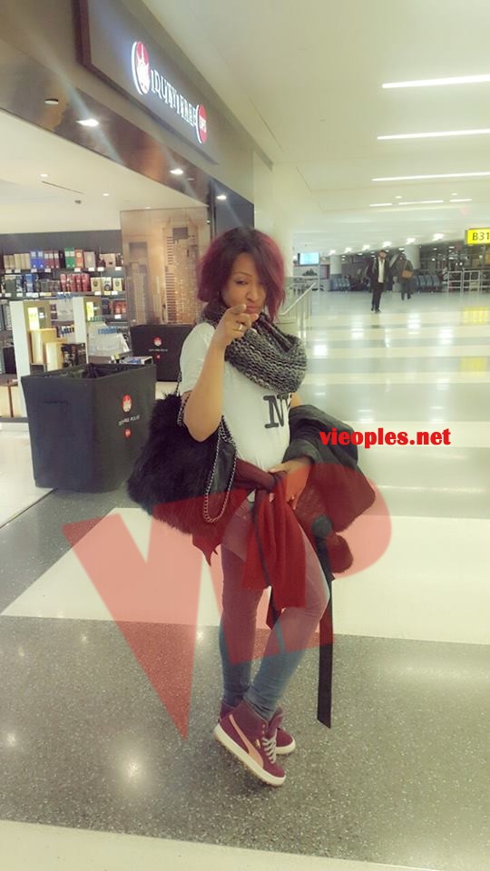 VIVIANE CHIDID à l'aéroport  JFK de New York pour Dakar.