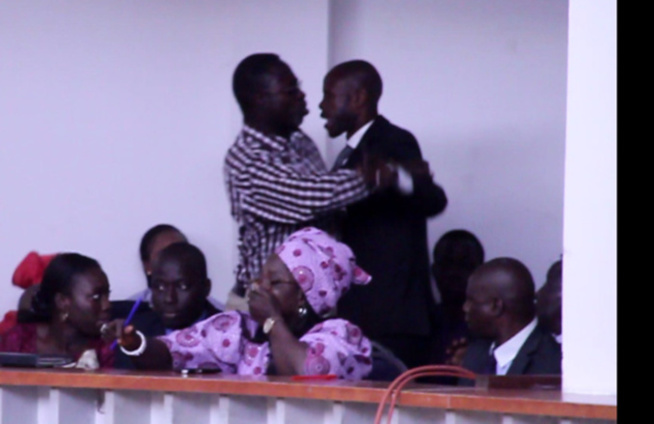 Assemblée Nationale : Ameth Suzanne Camara insulte Me El Hadj Diouf Assemblée Nationale : Ameth Suzanne Camara insulte Me El Hadj Diouf