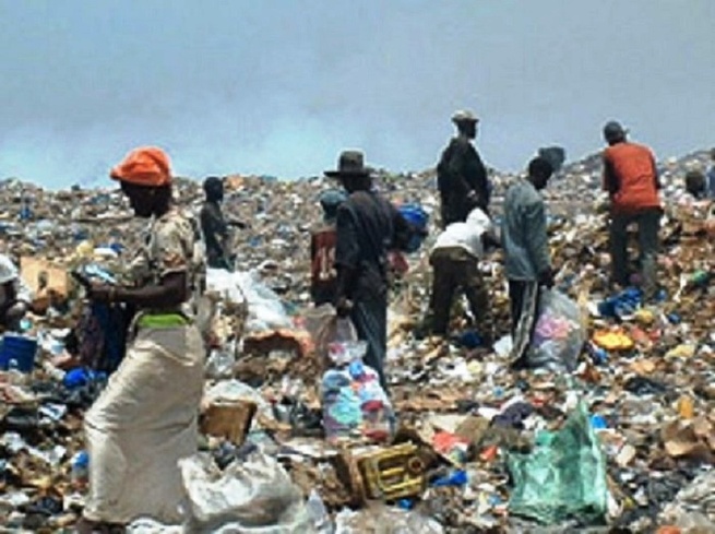 Thiès-Une école asphyxiée par une décharge d’ordures : L’appel au secours des populations envers les autorités Thiès-Une école asphyxiée par une décharge d’ordures : L’appel au secours des populations envers les autorités