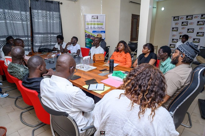 Le Mouvement Y en a Marre a reçu une délégation du Collectif des travailleurs licenciés Le Mouvement Y en a Marre a reçu une délégation du Collectif des travailleurs licenciés