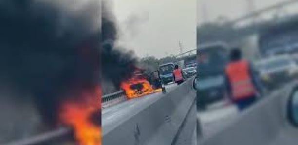 Autoroute à péage : Un minibus prend feu et paralyse le trafic Autoroute à péage : Un minibus prend feu et paralyse le trafic