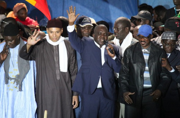 Concertation sur les reformes constitutionnelles: Le Pds pose comme préalable la libération de Karim et Oumar Sarr Concertation sur les reformes constitutionnelles: Le Pds pose comme préalable la libération de Karim et Oumar Sarr