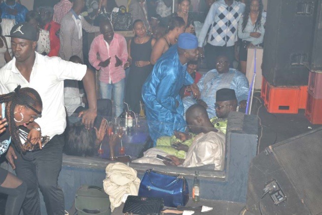 DAKAR WEEK: Pape Diouf met le feu au BLOOWY et vous donne rendez-vous ce dimanche au Baramundi. Regardez DAKAR WEEK: Pape Diouf met le feu au BLOOWY et vous donne rendez-vous ce dimanche au Baramundi. Regardez