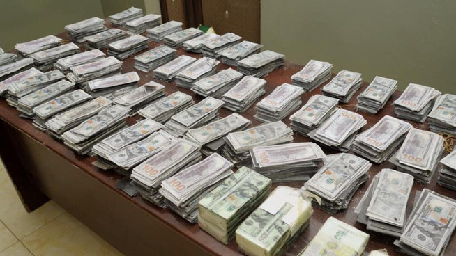 Lutte contre le faux-monnayage : La Douane sénégalaise frappe un grand coup, avec près de 8 milliards de francs Cfa saisis Lutte contre le faux-monnayage : La Douane sénégalaise frappe un grand coup, avec près de 8 milliards de francs Cfa saisis