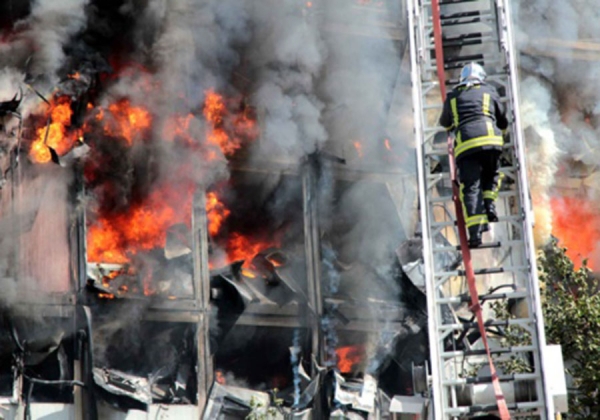L'incendie au port de Dakar fait au moins 3 morts (bilan provisoire) L'incendie au port de Dakar fait au moins 3 morts (bilan provisoire)