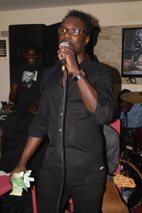 Revivez en images la soirée du golden boy de la musique Sidy Samb au Pentola. Revivez en images la soirée du golden boy de la musique Sidy Samb au Pentola.