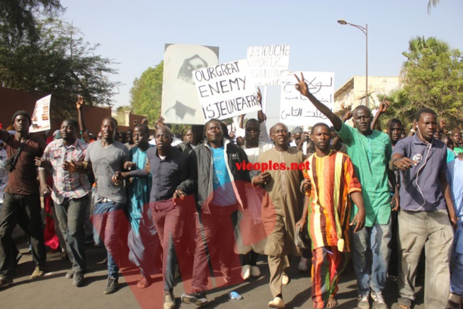 Manifestation anti-Jeune Afrique à la mosquée Massalikul Jinane à Dakar (images)