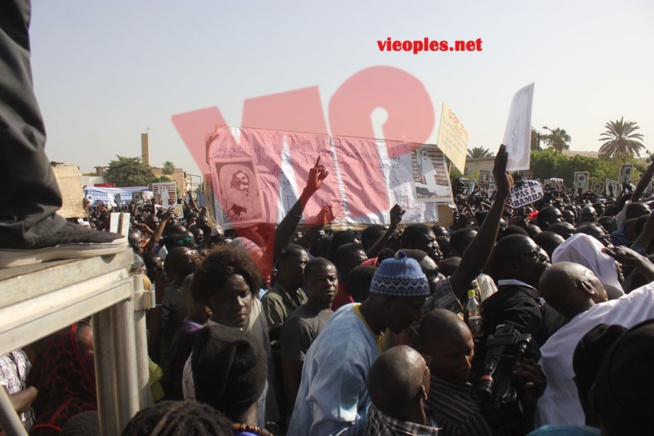 Manifestation anti-Jeune Afrique à la mosquée Massalikul Jinane à Dakar (images)