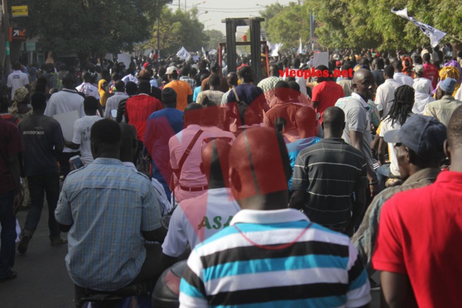 Manifestation anti-Jeune Afrique à la mosquée Massalikul Jinane à Dakar (images)