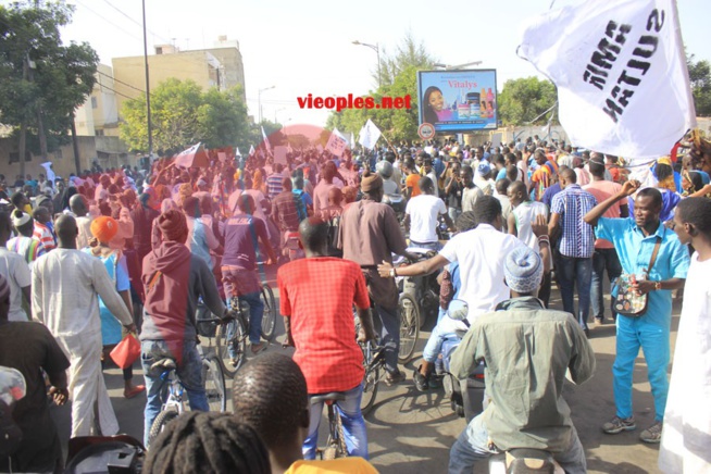 Manifestation anti-Jeune Afrique à la mosquée Massalikul Jinane à Dakar (images)