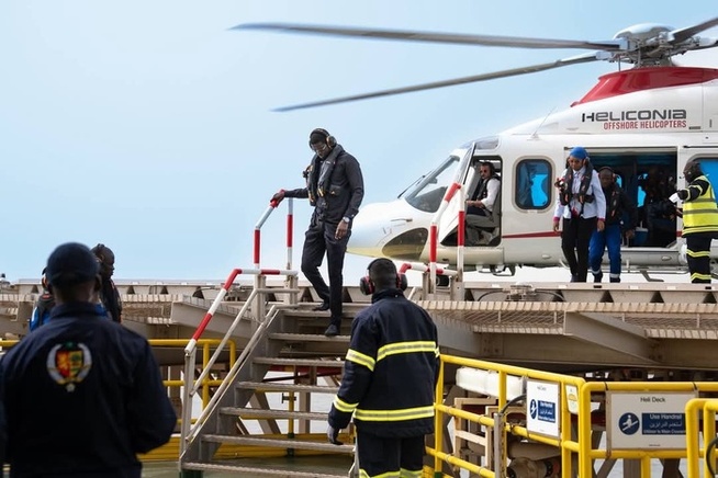 Saint-Louis : Le Président Bassirou Diomaye Diakhare Faye et son homologue de la Mauritanie, en visite sur la plateforme gazière GTA Saint-Louis : Le Président Bassirou Diomaye Diakhare Faye et son homologue de la Mauritanie, en visite sur la plateforme gazière GTA