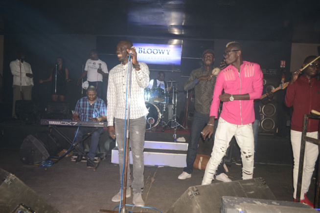 BLOOWY: Pape Diouf toujours au sommet de son art quand les fans en demandent.Rendez-vous ce dimanche au Baramundi. BLOOWY: Pape Diouf toujours au sommet de son art quand les fans en demandent.Rendez-vous ce dimanche au Baramundi.