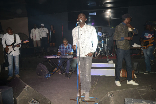 BLOOWY: Pape Diouf toujours au sommet de son art quand les fans en demandent.Rendez-vous ce dimanche au Baramundi. BLOOWY: Pape Diouf toujours au sommet de son art quand les fans en demandent.Rendez-vous ce dimanche au Baramundi.