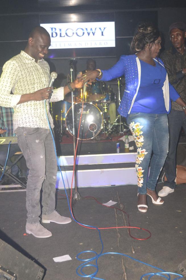 BLOOWY: Pape Diouf toujours au sommet de son art quand les fans en demandent.Rendez-vous ce dimanche au Baramundi. BLOOWY: Pape Diouf toujours au sommet de son art quand les fans en demandent.Rendez-vous ce dimanche au Baramundi.