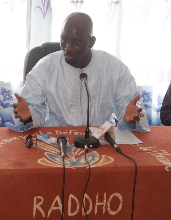 Mame Thierno Birahim Mbacké, frère de Kara à ses talibés : "Je ne veux plus voir quelqu’un porter les Pinw " Mame Thierno Birahim Mbacké, frère de Kara à ses talibés : "Je ne veux plus voir quelqu’un porter les Pinw "