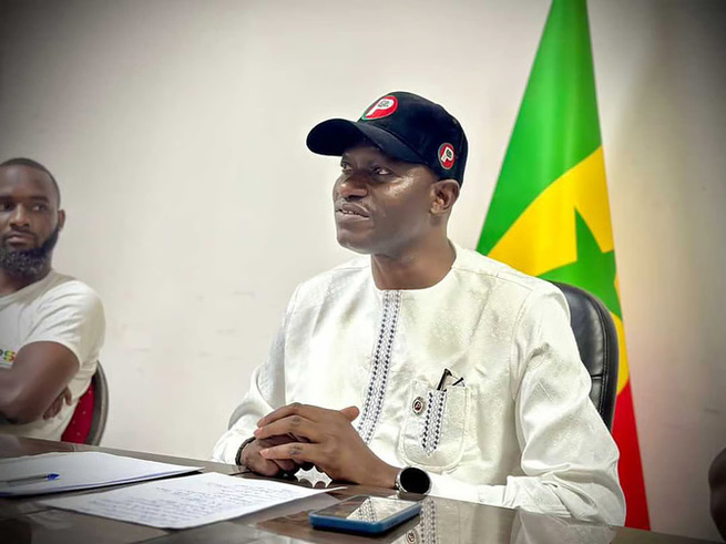 Visite discrète du ministre Abass Fall au foirail de Sicap Mbao : Un geste magnifié par un journaliste témoin de la scène Visite discrète du ministre Abass Fall au foirail de Sicap Mbao : Un geste magnifié par un journaliste témoin de la scène