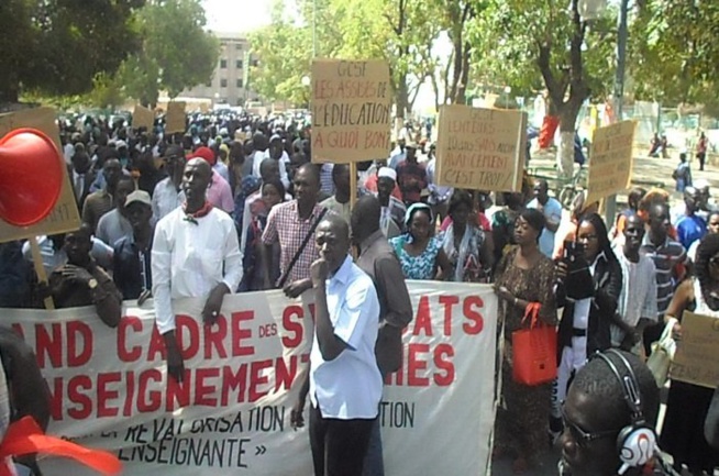 Le Grand cadre des syndicats d’enseignants se radicalise et menace d’aller en grève