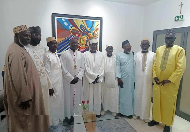 Dialogue interreligieux : La Ligue des Imams et Prédicateurs du Sénégal rend visite à Monseigneur André Gueye Dialogue interreligieux : La Ligue des Imams et Prédicateurs du Sénégal rend visite à Monseigneur André Gueye