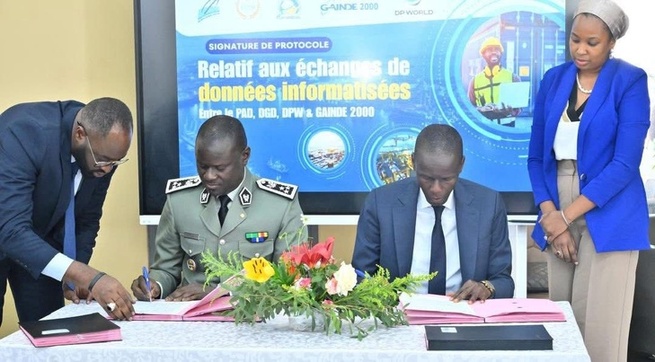 Modernisation de l’écosystème portuaire : Le Port autonome de Dakar, la Direction générale des Douanes et les acteurs portuaires signent deux protocoles d’accord historiques Modernisation de l’écosystème portuaire : Le Port autonome de Dakar, la Direction générale des Douanes et les acteurs portuaires signent deux protocoles d’accord historiques