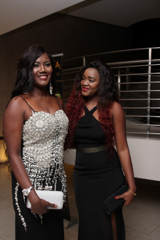 Fama Thioune admire Aja Ombélico Fama Thioune admire Aja Ombélico