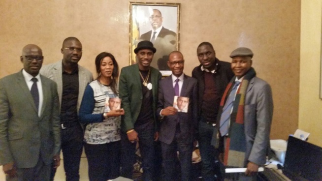 SUR LA ROUTE DE BERCY: Waly en compagnie des organisateurs pour faire le tour des médias Parisiens. SUR LA ROUTE DE BERCY: Waly en compagnie des organisateurs pour faire le tour des médias Parisiens.
