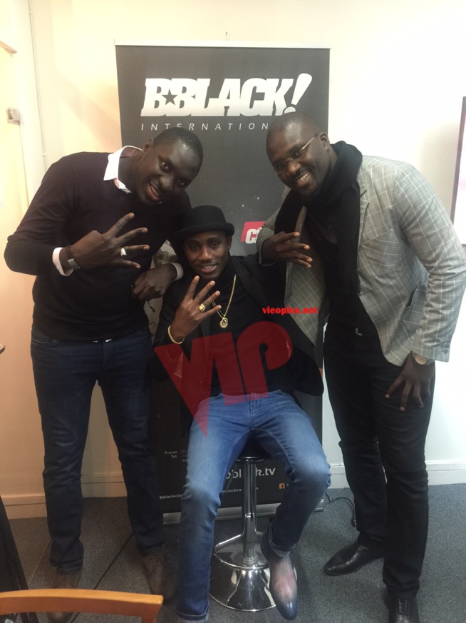 SUR LA ROUTE DE BERCY: Waly en compagnie des organisateurs pour faire le tour des médias Parisiens. SUR LA ROUTE DE BERCY: Waly en compagnie des organisateurs pour faire le tour des médias Parisiens.