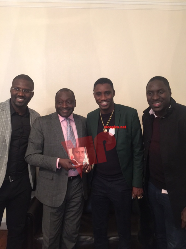 SUR LA ROUTE DE BERCY: Waly en compagnie des organisateurs pour faire le tour des médias Parisiens. SUR LA ROUTE DE BERCY: Waly en compagnie des organisateurs pour faire le tour des médias Parisiens.