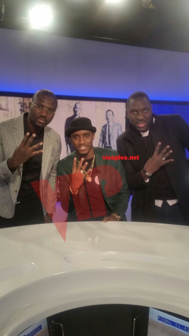 SUR LA ROUTE DE BERCY: Waly en compagnie des organisateurs pour faire le tour des médias Parisiens. SUR LA ROUTE DE BERCY: Waly en compagnie des organisateurs pour faire le tour des médias Parisiens.