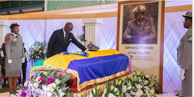 Le Chef de l’État Gabonais rend hommage à feu le Général d’Armée Idriss Firmin NGARI Le Chef de l’État Gabonais rend hommage à feu le Général d’Armée Idriss Firmin NGARI
