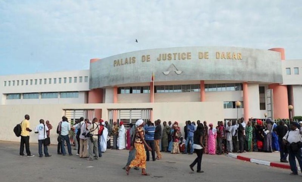 Drame familial : Une Professeur d'Université se tape deux maris et traîne sa famille en justice Drame familial : Une Professeur d'Université se tape deux maris et traîne sa famille en justice
