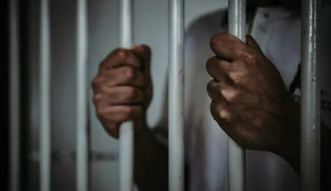 Kolda : H. A. Mballo, arrêté devant une mosquée, avec une arme à feu et des munitions, a passé sa première nuit en prison Kolda : H. A. Mballo, arrêté devant une mosquée, avec une arme à feu et des munitions, a passé sa première nuit en prison