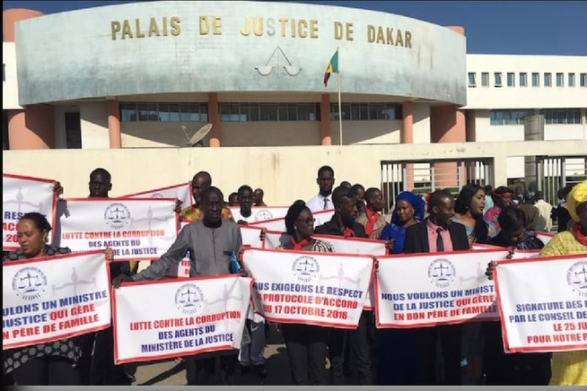 Justice : Le SYTJUST décrète une grève de 48 heures, pour exiger le respect des engagements de l’État Justice : Le SYTJUST décrète une grève de 48 heures, pour exiger le respect des engagements de l’État