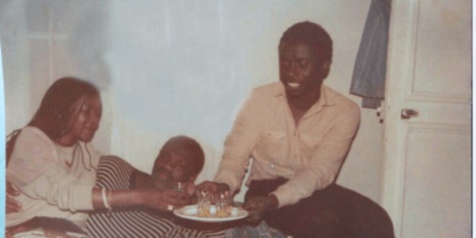Photo : Quand Idy faisait du Thé pour Ousmane Ngom et sa... Photo : Quand Idy faisait du Thé pour Ousmane Ngom et sa...