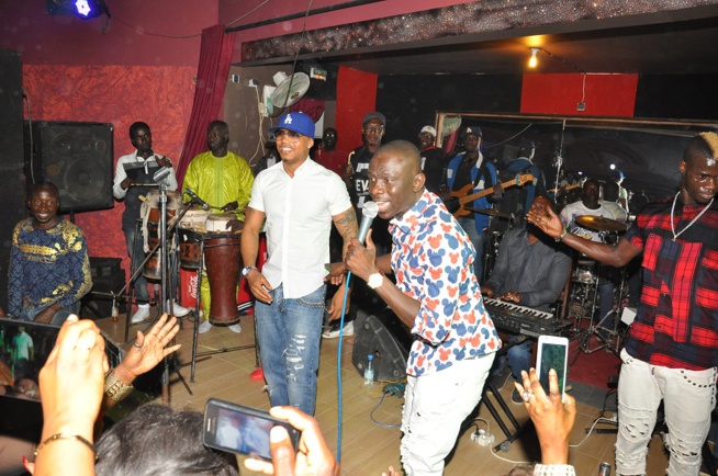 Pape Diouf fête l'amour au Teranga Art de Saly chez les "Mbourois" ce samedi 13 Février avant de rallier Vélingara. Regardez Pape Diouf fête l'amour au Teranga Art de Saly chez les "Mbourois" ce samedi 13 Février avant de rallier Vélingara. Regardez