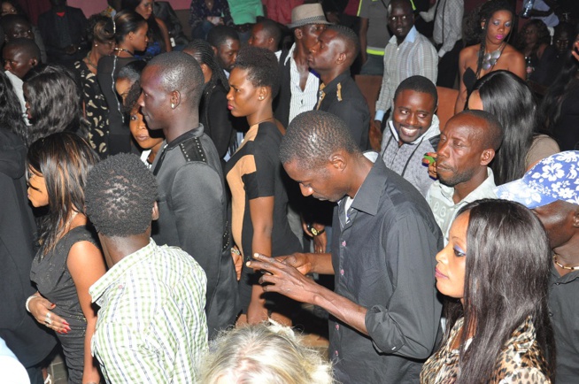 Pape Diouf fête  l'amour au Teranga Art de Saly chez les "Mbourois" ce samedi 13 Février avant de rallier Vélingara. Regardez