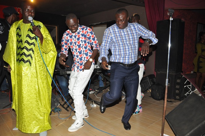 Pape Diouf fête l'amour au Teranga Art de Saly chez les "Mbourois" ce samedi 13 Février avant de rallier Vélingara. Regardez Pape Diouf fête l'amour au Teranga Art de Saly chez les "Mbourois" ce samedi 13 Février avant de rallier Vélingara. Regardez