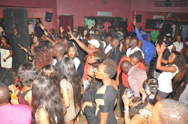 Pape Diouf fête l'amour au Teranga Art de Saly chez les "Mbourois" ce samedi 13 Février avant de rallier Vélingara. Regardez Pape Diouf fête l'amour au Teranga Art de Saly chez les "Mbourois" ce samedi 13 Février avant de rallier Vélingara. Regardez