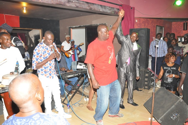 Pape Diouf fête l'amour au Teranga Art de Saly chez les "Mbourois" ce samedi 13 Février avant de rallier Vélingara. Regardez Pape Diouf fête l'amour au Teranga Art de Saly chez les "Mbourois" ce samedi 13 Février avant de rallier Vélingara. Regardez