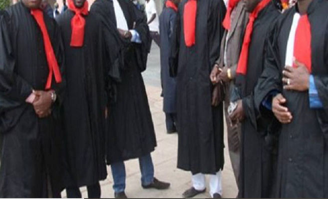 Sortie du ministre de la Fonction publique sur la grève des travailleurs de la justice : Le SYTJUST et l'UNTJ contre-attaquent Sortie du ministre de la Fonction publique sur la grève des travailleurs de la justice : Le SYTJUST et l'UNTJ contre-attaquent