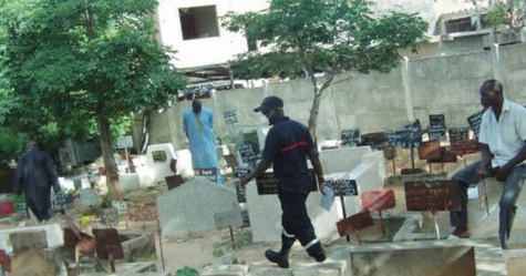 Profanation : Le cimetière musulman de Yeumbeul visité par des malfaiteurs Profanation : Le cimetière musulman de Yeumbeul visité par des malfaiteurs