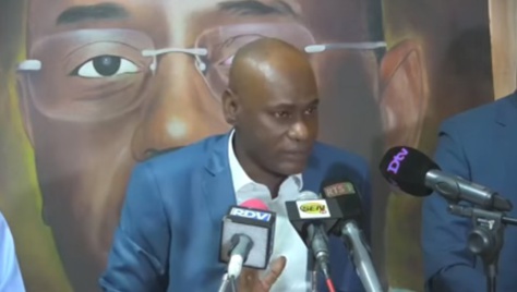 L'argent de Macky divise les enseignants de l'Apr : Youssou Touré accusé de détournement de 300 millions FCfa L'argent de Macky divise les enseignants de l'Apr : Youssou Touré accusé de détournement de 300 millions FCfa