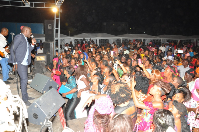 La population de Velingara féte la St Valentin avec le leader de la génération consciente Pape Diouf. Regarde La population de Velingara féte la St Valentin avec le leader de la génération consciente Pape Diouf. Regarde