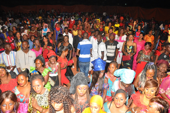 La population de Velingara féte la St Valentin avec le leader de la génération consciente Pape Diouf. Regarde La population de Velingara féte la St Valentin avec le leader de la génération consciente Pape Diouf. Regarde