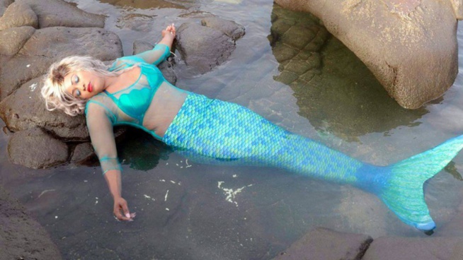 La chanteuse GuiGui se transforme en sirène... (Photos) La chanteuse GuiGui se transforme en sirène... (Photos)