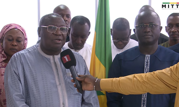 Rencontre entre Sidiko Douka de la Cedeao et le ministre Yankhoba Diémé : L’autoroute Abidjan-Praia et le projet ferroviaire Dakar-Bamako, au menu Rencontre entre Sidiko Douka de la Cedeao et le ministre Yankhoba Diémé : L’autoroute Abidjan-Praia et le projet ferroviaire Dakar-Bamako, au menu