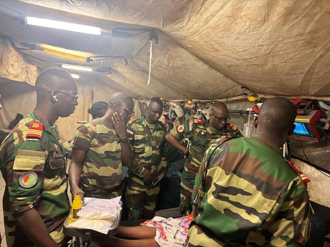 Santé pour tous : un hôpital militaire mobile certifié par l’OMS déployé à Médina Yoro Foulah pour rapprocher les soins spécialisés Santé pour tous : un hôpital militaire mobile certifié par l’OMS déployé à Médina Yoro Foulah pour rapprocher les soins spécialisés